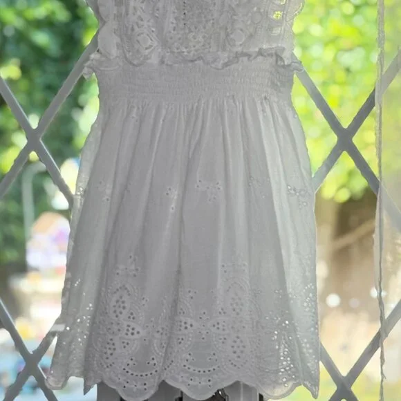 🆕Boutique White Eyelet Lace Sleeveless Top/Tank/Blouse Size Medium - Picture 6 of 8